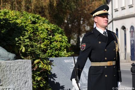 Ob 1. novembru smo se s polaganjem cvetja k osrednjim kamniškim spomenikom poklonili žrtvam vojn (4)